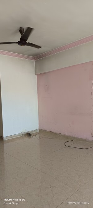 Room in 2 BHK Apartment at Silver Arch Eden woods, Andheri West – for Rent