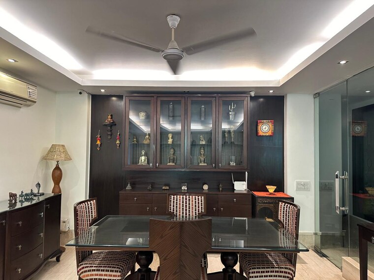 Living Room, green park extension 3 Bedroom 272 Sq.Yd. Builder Floor In Green Park Extension Delhi 9599874