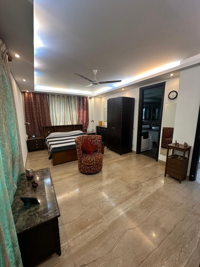 Living Room, green park extension 3 Bedroom 272 Sq.Yd. Builder Floor In Green Park Extension Delhi 9599874