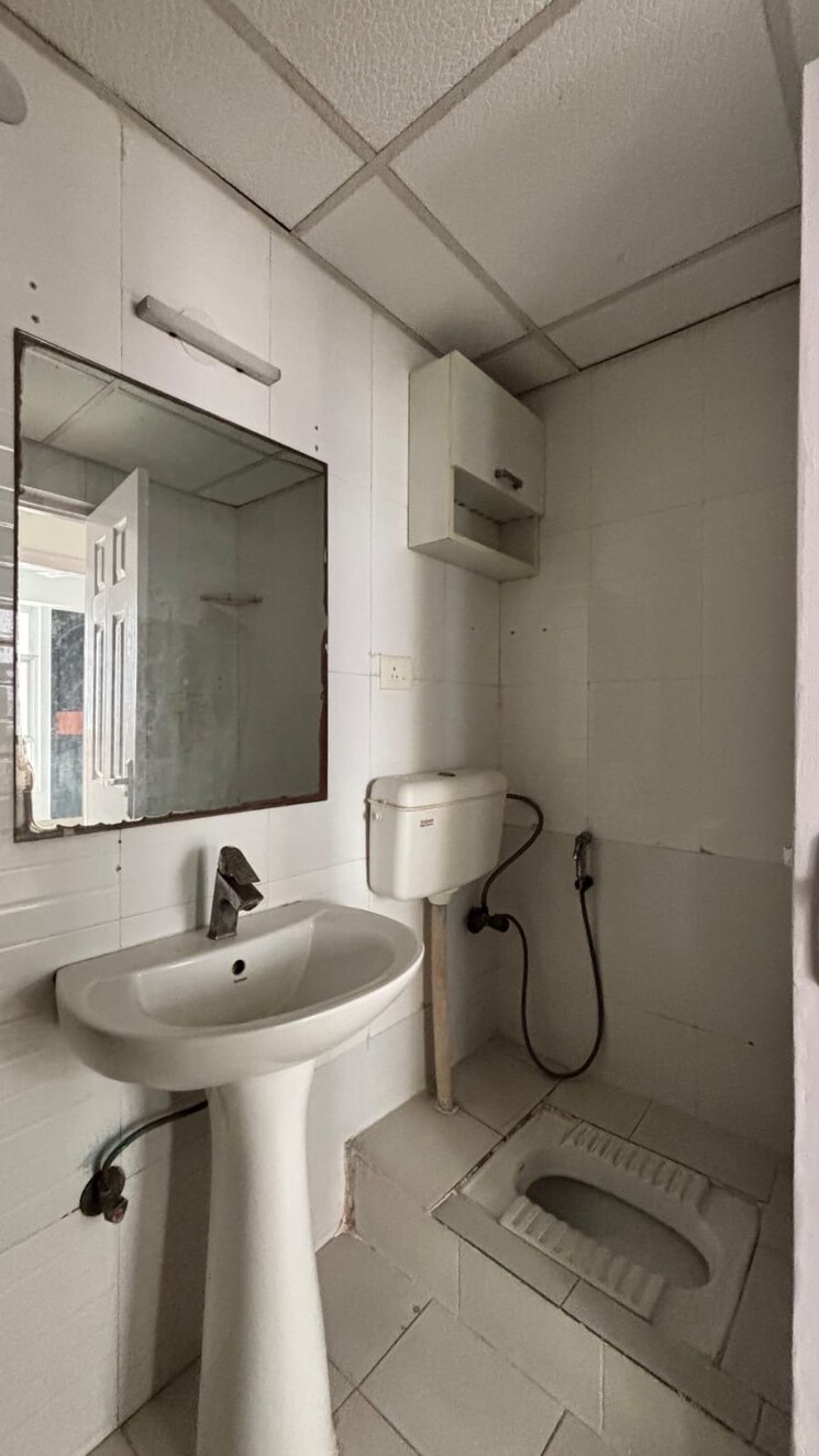 Bathroom, gaur-city-2-14th-avenue 2 Bedroom 955 Sq.Ft. Apartment In Sector 16c Greater Noida Greater Noida 9599916
