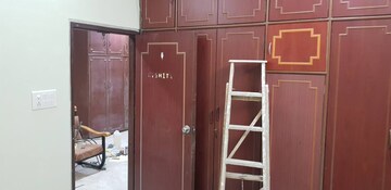 Room in 1.5 BHK Apartment at Parel – for Rent