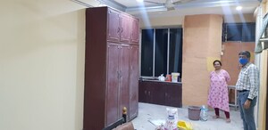 Room in 1.5 BHK Apartment at Parel – for Rent