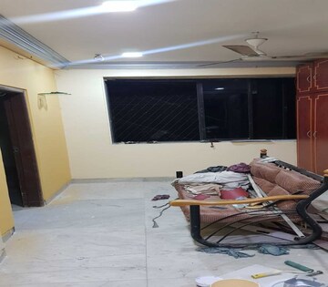 Living Room in 1.5 BHK Apartment at Parel – for Rent