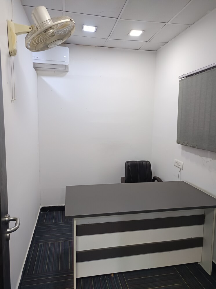 Common Area, sector 3 Commercial Office Space 1000 Sq.Ft. In Sector 3 Noida 9599984