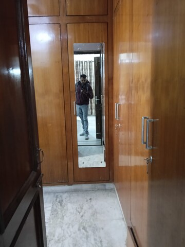 Furnished Amenities in 3 BHK Builder Floor at Ansal Plaza Sector-23, Sector 23 – for Rent