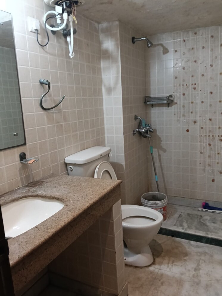 Bathroom, ansal-plaza-sector-23 3 Bedroom 2400 Sq.Ft. Builder Floor In Sector 23 Gurgaon 9600048