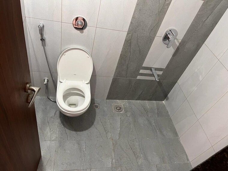 Bathroom, vilas-javdekar-yashone-wakad-central 2 Bedroom 707 Sq.Ft. Apartment In Wakad Pune 9600045