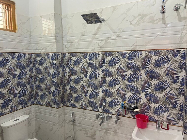 Bathroom, vivekanandapuri Pg For Girls In Vivekanandapuri 9600118