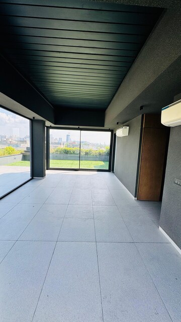 Room in 4 BHK Builder Floor at Dlf Phase I – for Sale