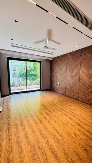 Room in 4 BHK Builder Floor at Dlf Phase I – for Sale