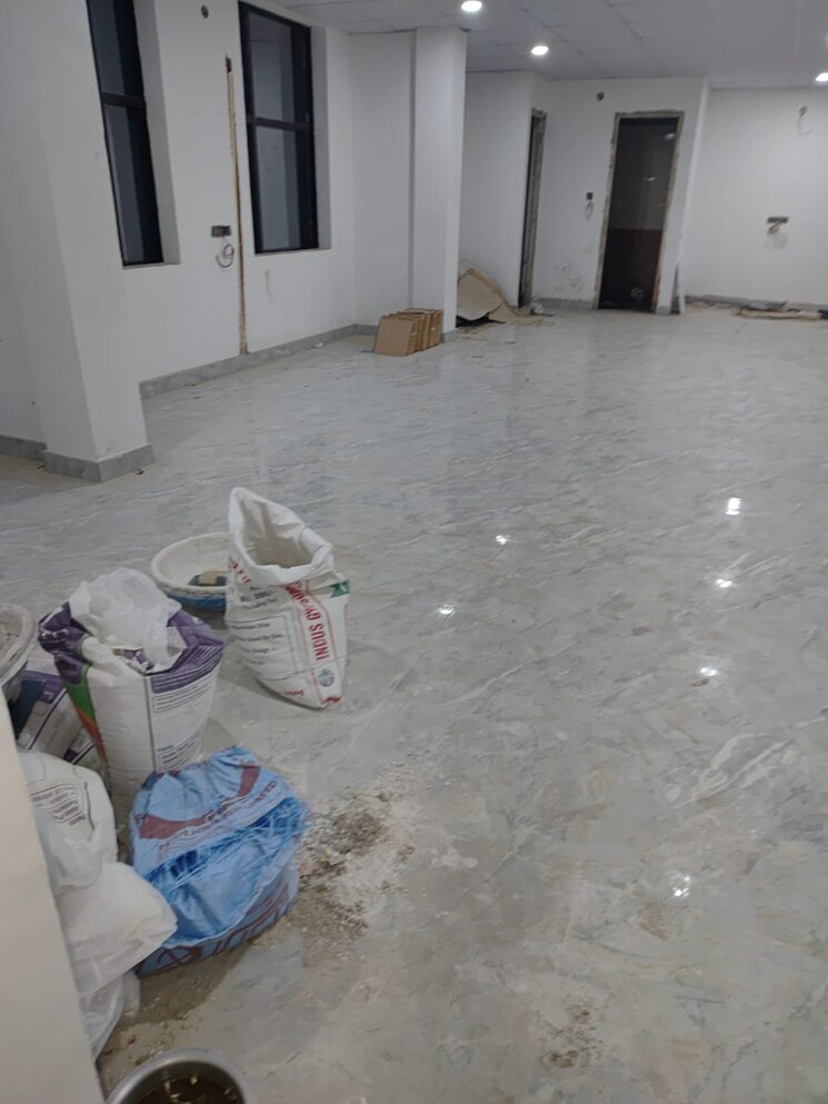  Parking, vibhuti khand Commercial Office Space 1250 Sq.Ft. In Vibhuti Khand Lucknow 9600134