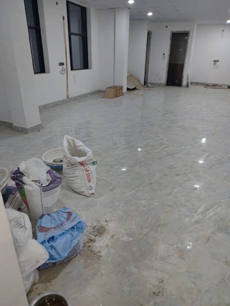  Parking, vibhuti khand Commercial Office Space 1250 Sq.Ft. In Vibhuti Khand Lucknow 9600139