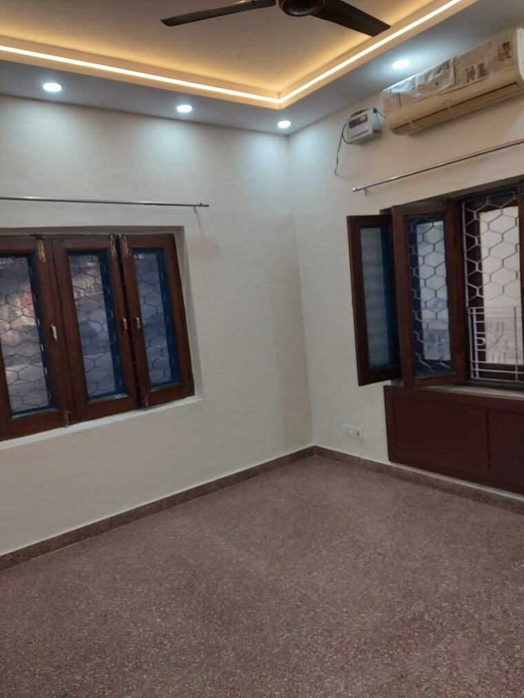 Room, janakpuri 4 Bedroom 2700 Sq.Ft. Builder Floor In Janakpuri Delhi 9600191