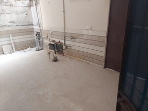 Room in 4 BHK Builder Floor at Janakpuri – for Rent