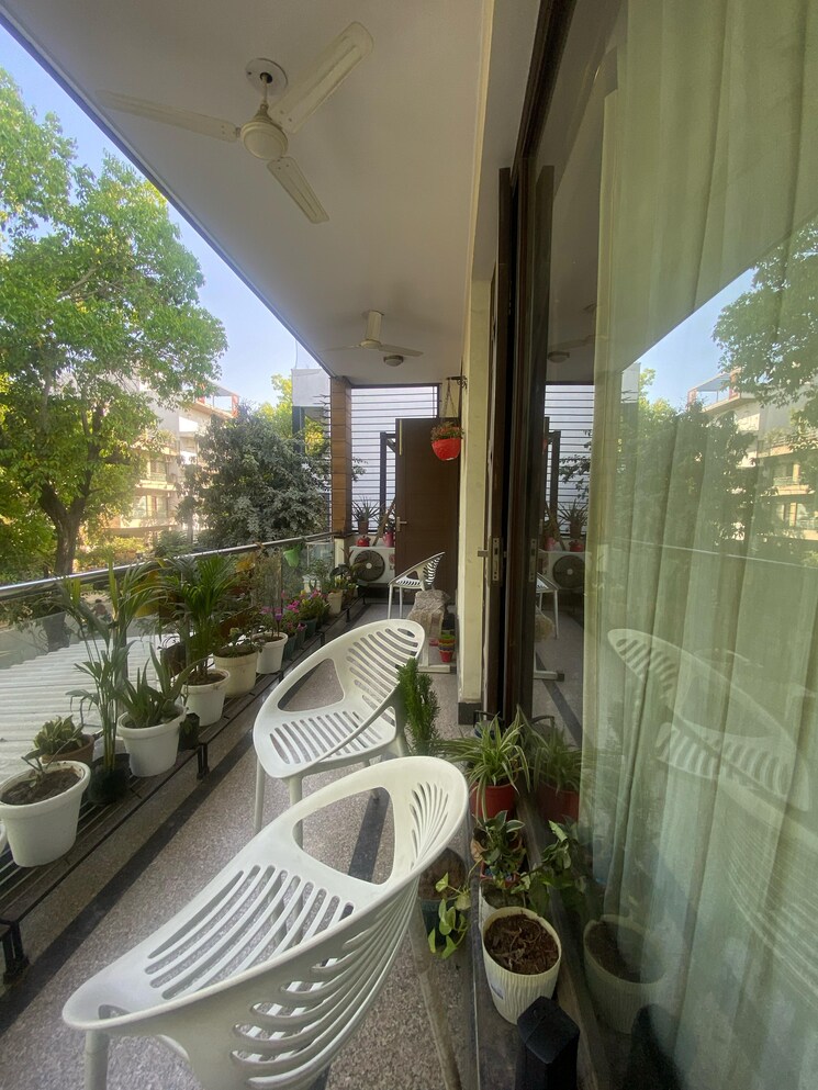 Balcony, sushant lok i 3 Bedroom 300 Sq.Yd. Builder Floor In Sushant Lok I Gurgaon 9600220