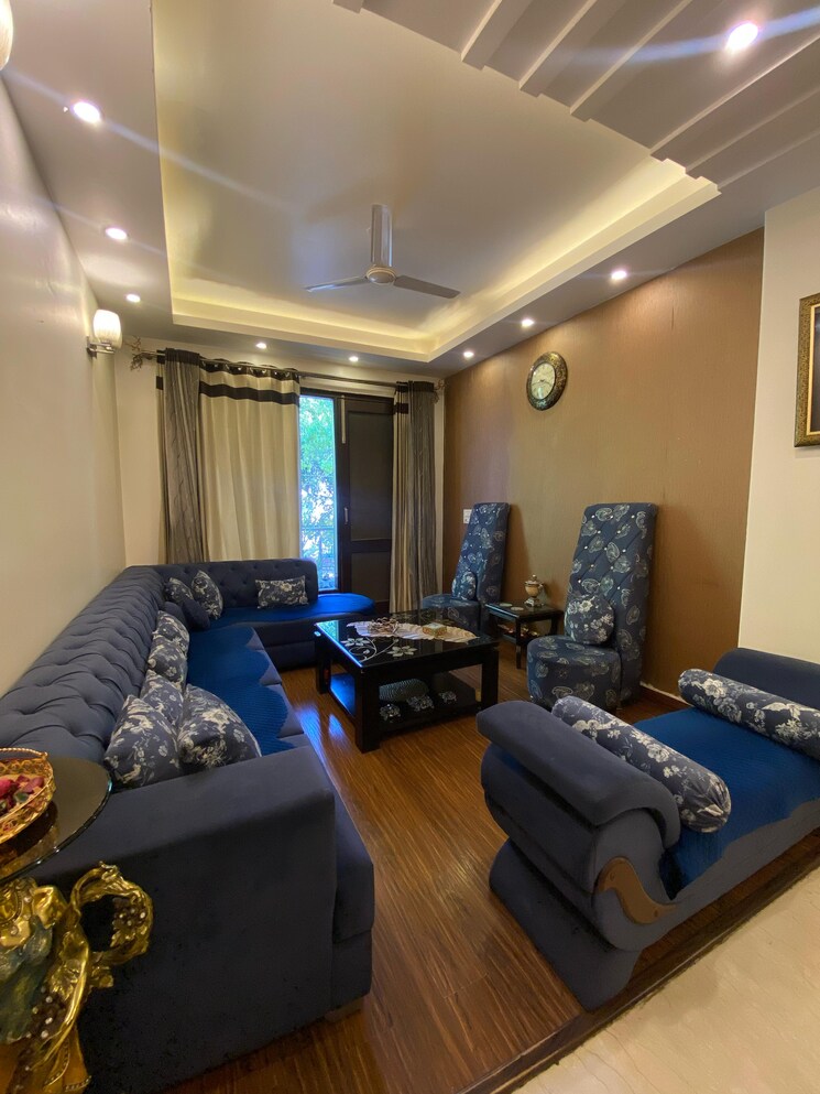 Living Room, sushant lok i 3 Bedroom 300 Sq.Yd. Builder Floor In Sushant Lok I Gurgaon 9600220