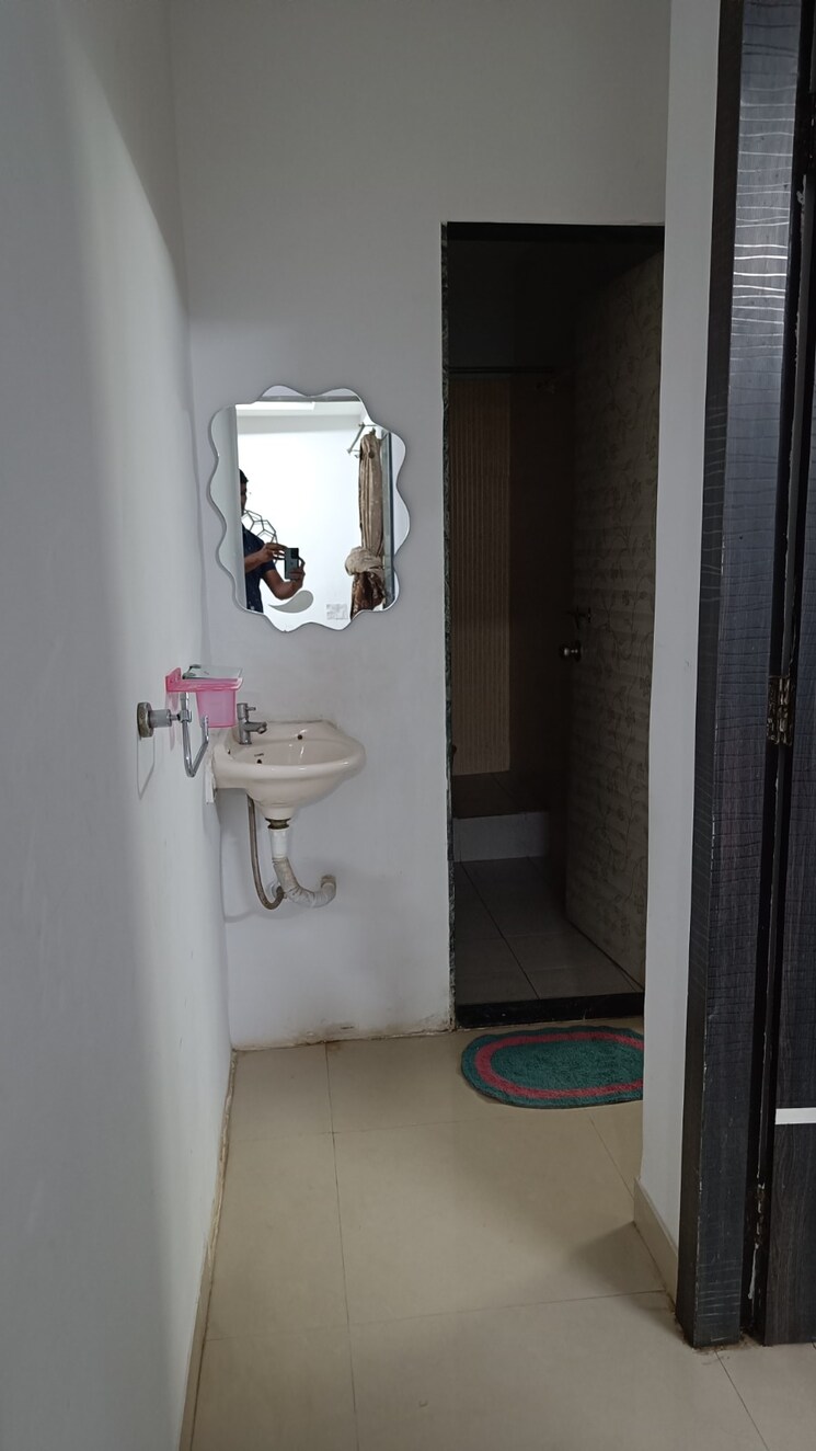 Bathroom, aishwaryam-greens-co-operative-housing-society 2 Bedroom 841 Sq.Ft. Apartment In Wakad Pune 9600308