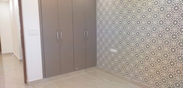 Room in 3 BHK Builder Floor at Sector 85 – for Rent