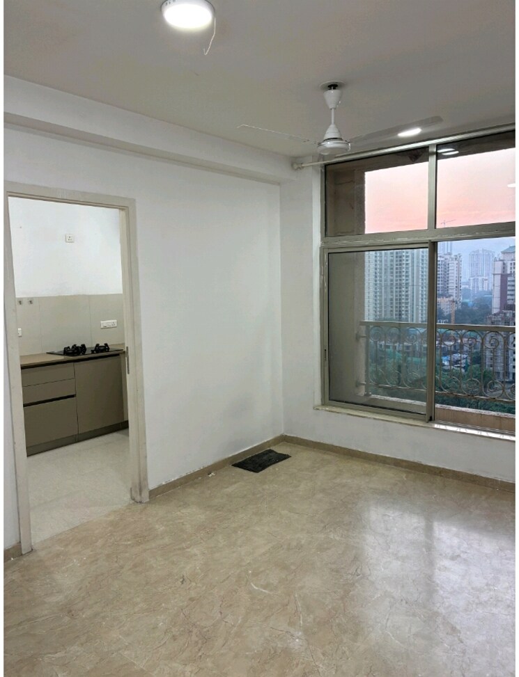 Room, hiranandani-estate-solitaire-c 1 Bedroom 330 Sq.Ft. Apartment In Ghodbunder Road Thane 9600328