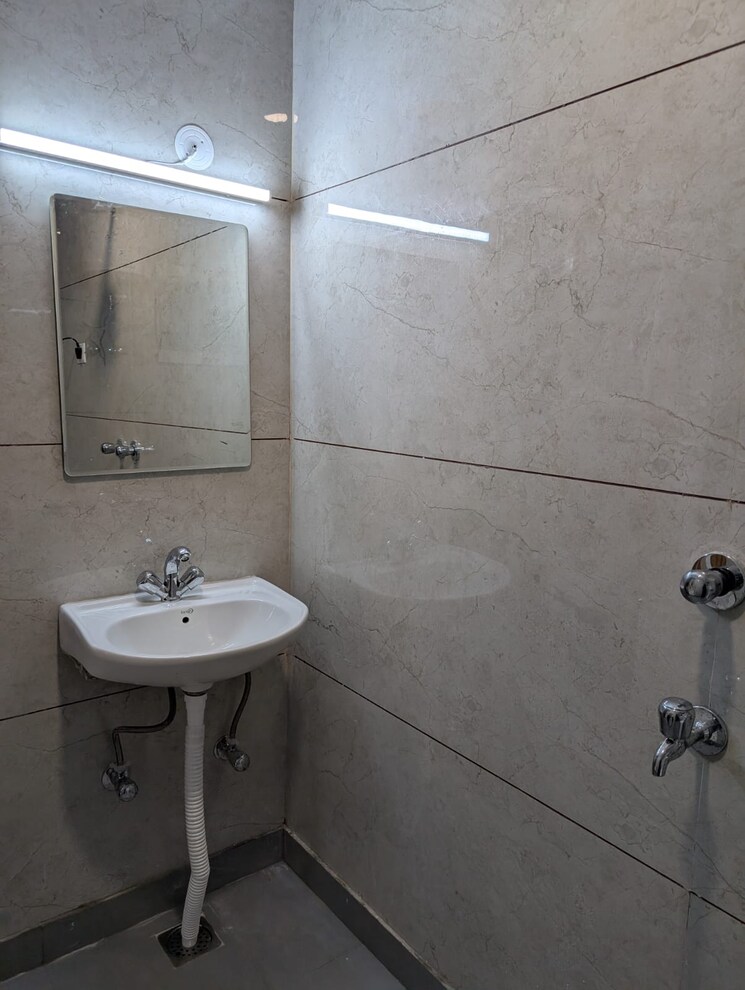Bathroom, dwarka 3 Bedroom 1600 Sq.Ft. Apartment In Dwarka Delhi 9600439