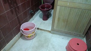 Bathroom in 1 BHK Builder Floor at Vaishali Sector 4 – for Rent