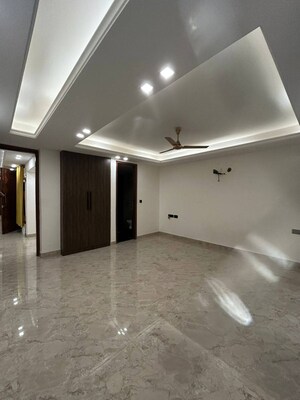 Room in 4 BHK Builder Floor at Saket – for Rent