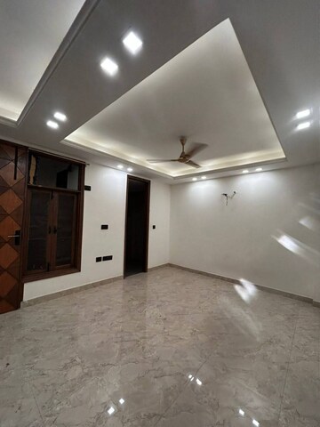 Room in 4 BHK Builder Floor at Saket – for Rent