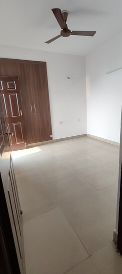 2 BHK Apartment For Sale in Gaur City 2 - 12th Avenue