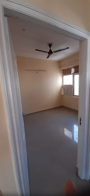 Room in 2 BHK Apartment at Shree Vardhman Mantra, Sector 67 – for Rent