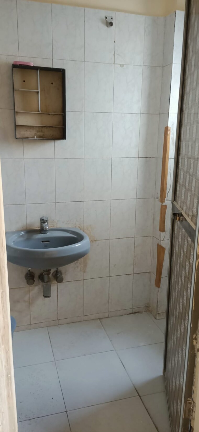 Bathroom, aristo-lloyd-estate 2 Bedroom 585 Sq.Ft. Apartment In Wadala East Mumbai 9600580