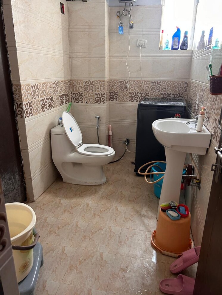 Bathroom, vivekanandapuri Pg For Boys & Girls In Vivekanandapuri 9600612