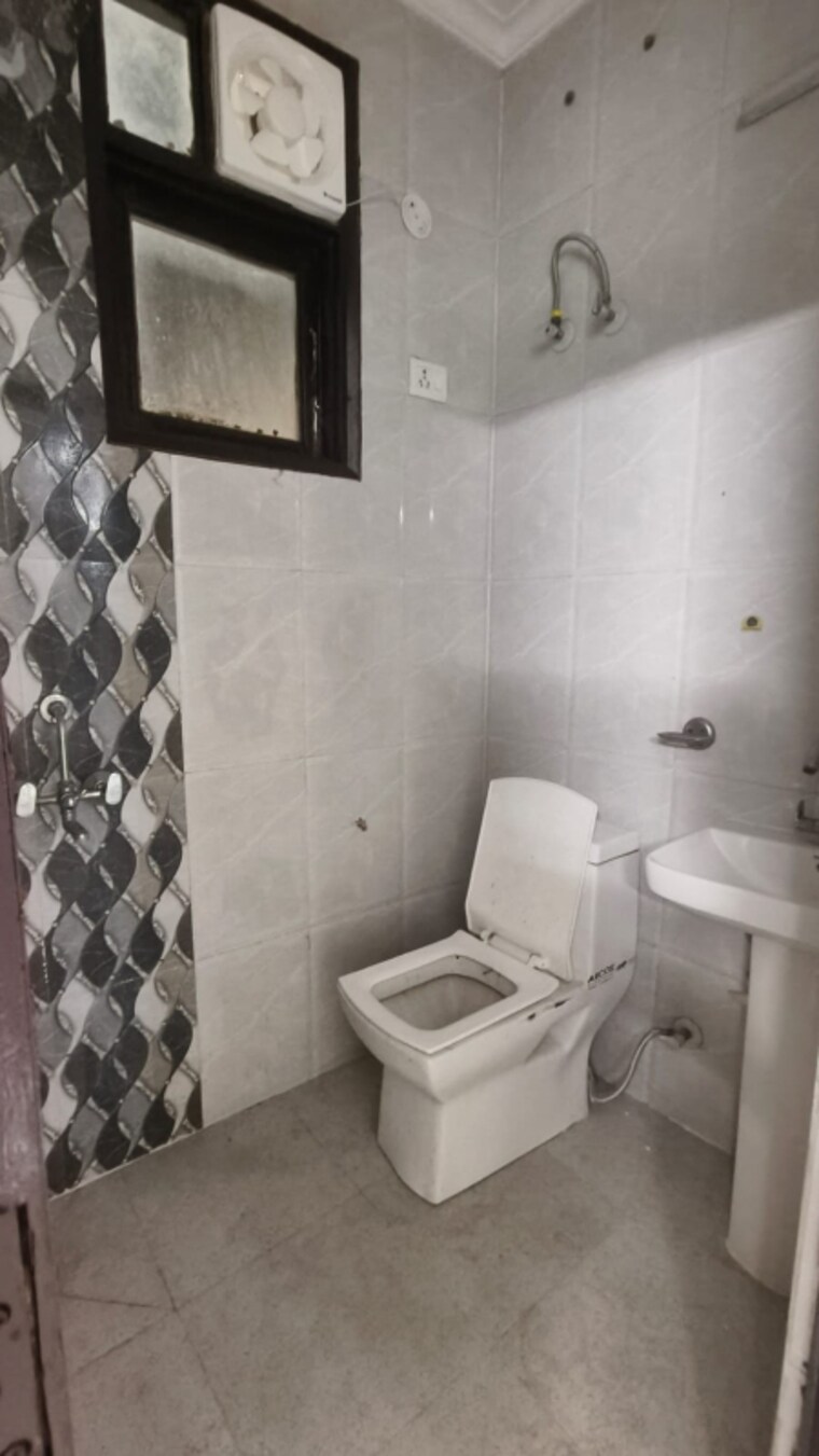 Bathroom, saket 1 Bedroom 500 Sq.Ft. Builder Floor In Saket Delhi 9600665