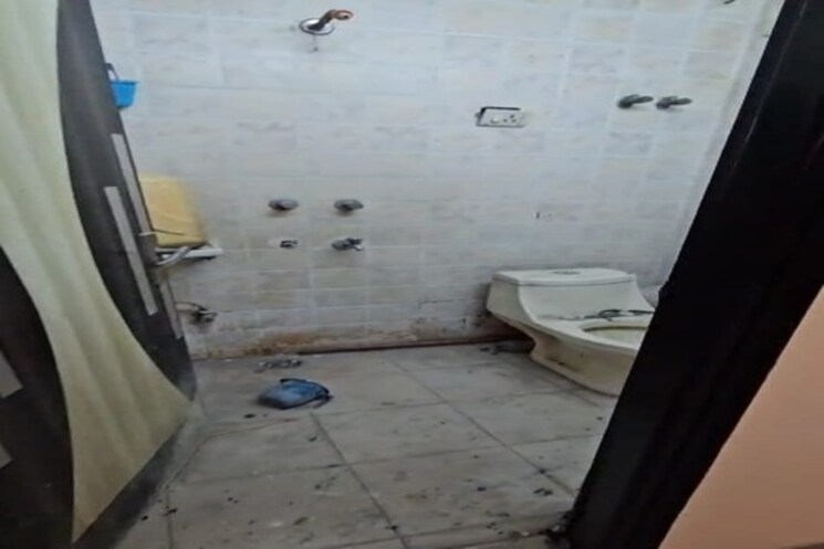 Bathroom, govindpuri 3 Bedroom 1080 Sq.Ft. Builder Floor In Govindpuri Delhi 9600816