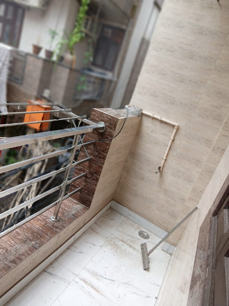 Balcony, laxmi nagar 2 Bedroom 500 Sq.Ft. Builder Floor In Laxmi Nagar Delhi 9600639