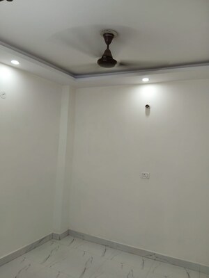 Room in 2 BHK Builder Floor at Laxmi Nagar – for Rent