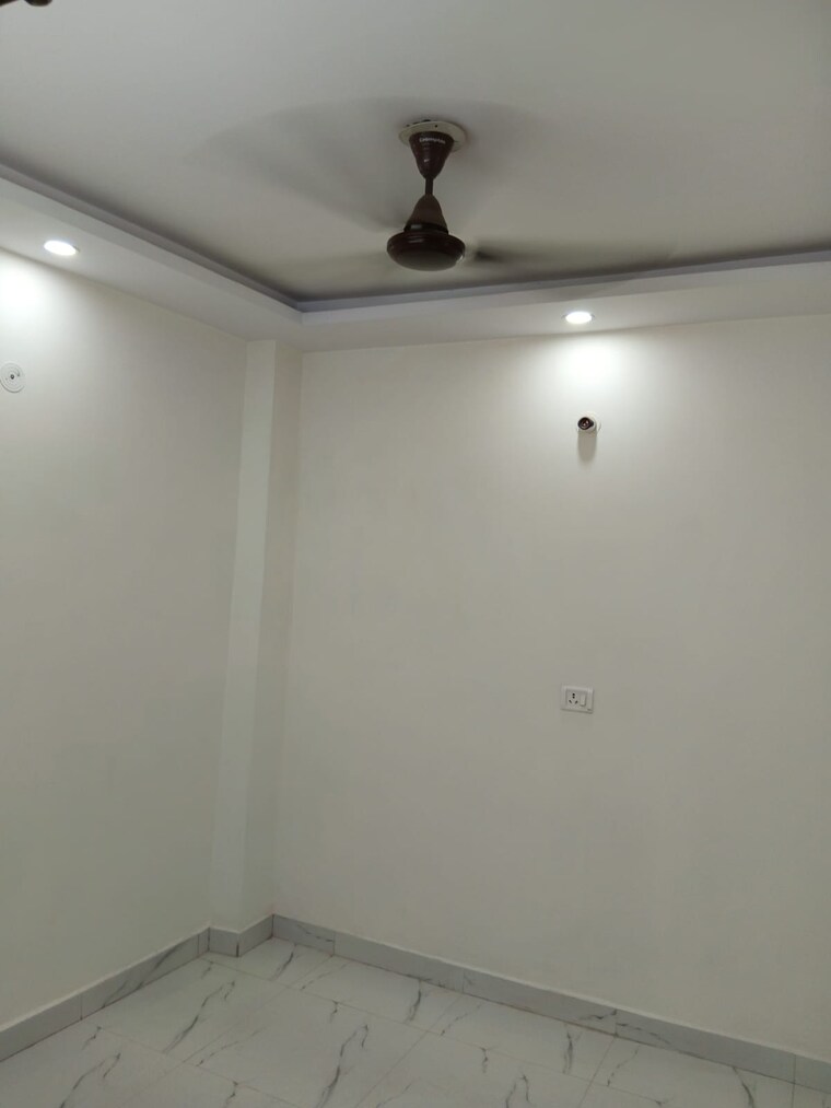 Room, laxmi nagar 2 Bedroom 500 Sq.Ft. Builder Floor In Laxmi Nagar Delhi 9600639