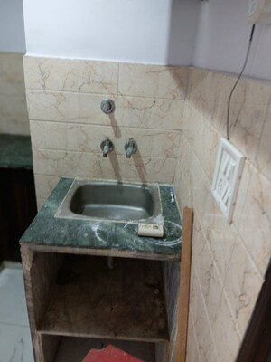 Furnished Amenities in 2 BHK Builder Floor at Laxmi Nagar – for Rent