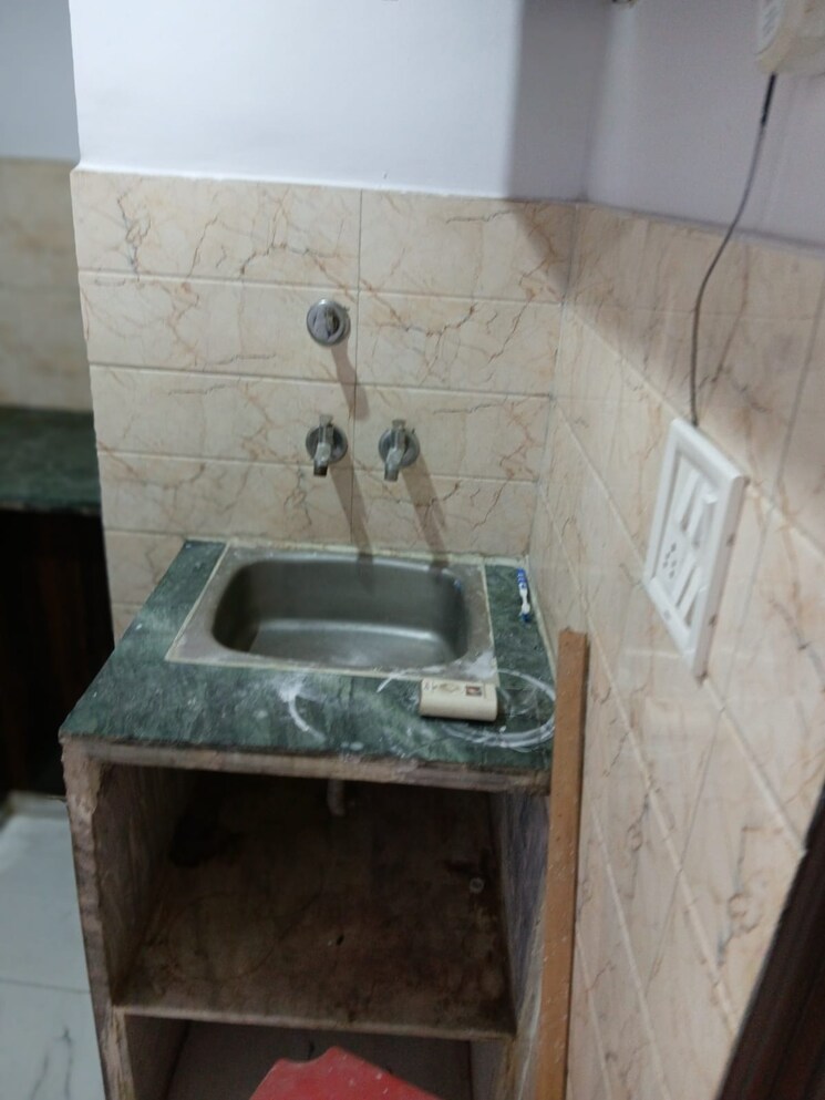 undefined, laxmi nagar 2 Bedroom 500 Sq.Ft. Builder Floor In Laxmi Nagar Delhi 9600639