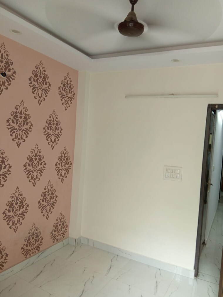 Room, laxmi nagar 2 Bedroom 500 Sq.Ft. Builder Floor In Laxmi Nagar Delhi 9600639