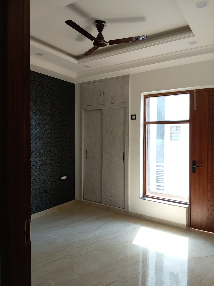 undefined, sector 31 3.5 Bedroom 250 Sq.Yd. Builder Floor In Sector 31 Faridabad 9600786