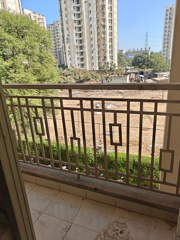 Balcony, shree-vardhman-mantra 2 Bedroom 800 Sq.Ft. Apartment In Sector 67 Gurgaon 9600677