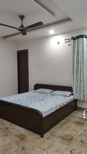Room in  Pg at Vineet Khand – for Rent