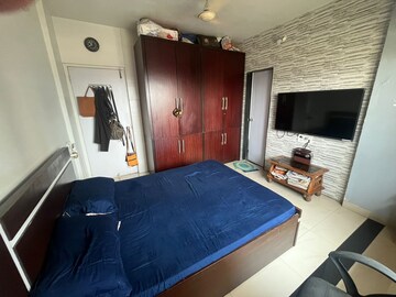 Bedroom in 2 BHK Apartment at Llyod Estate, Wadala – for Rent