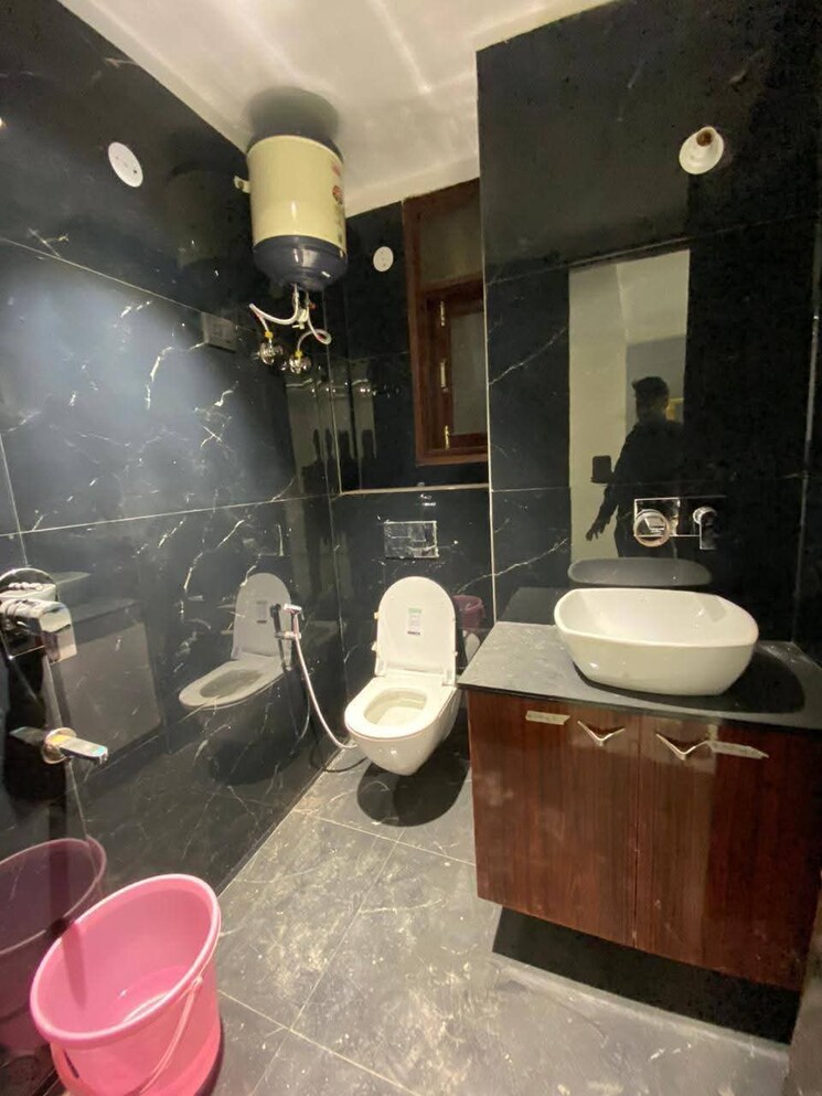 Bathroom, saket 3 Bedroom 1500 Sq.Ft. Builder Floor In Saket Delhi 9600853