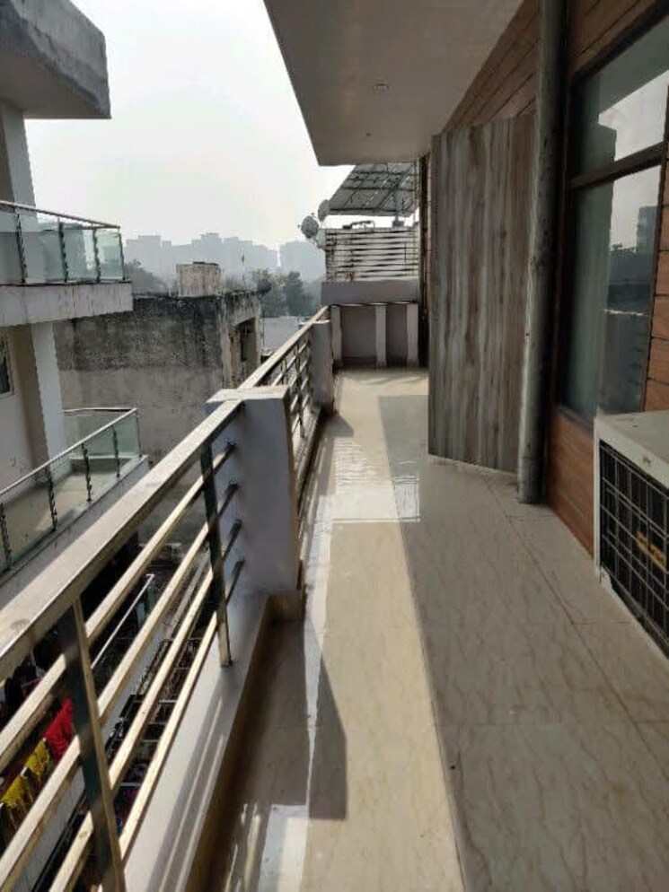 Balcony, sector 56 1.5 Bedroom 1200 Sq.Ft. Builder Floor In Sector 56 Gurgaon 9600851