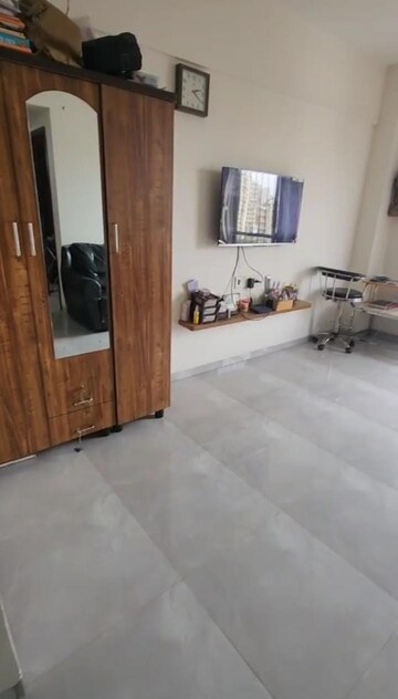 Room in 1 BHK Apartment at Earth Vintage, Dadar West – for Rent