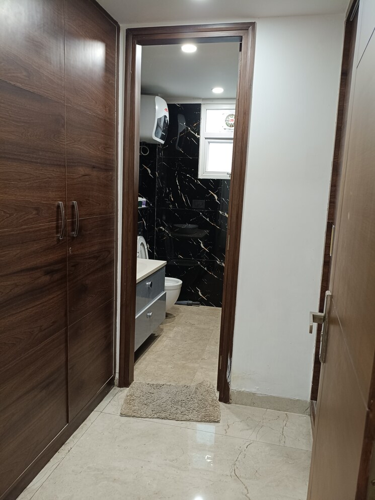 Attached Bathroom, new friends colony 3 Bedroom 3011 Sq.Ft. Builder Floor In New Friends Colony Delhi 9601011