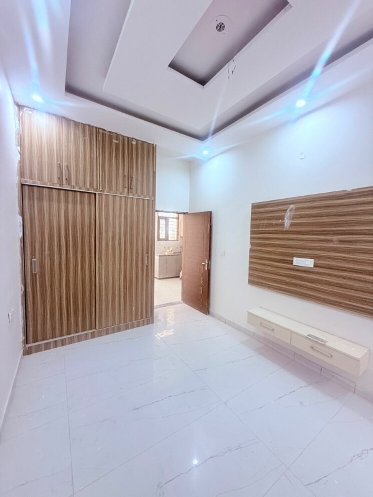 Room, sector 123 4 Bedroom 100 Sq.Yd. Independent House In Sector 123 Mohali 9600905