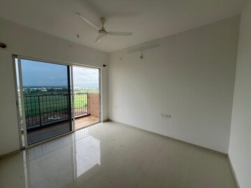 Room in 2 BHK Apartment at Godrej Boulevard, Manjari – for Rent