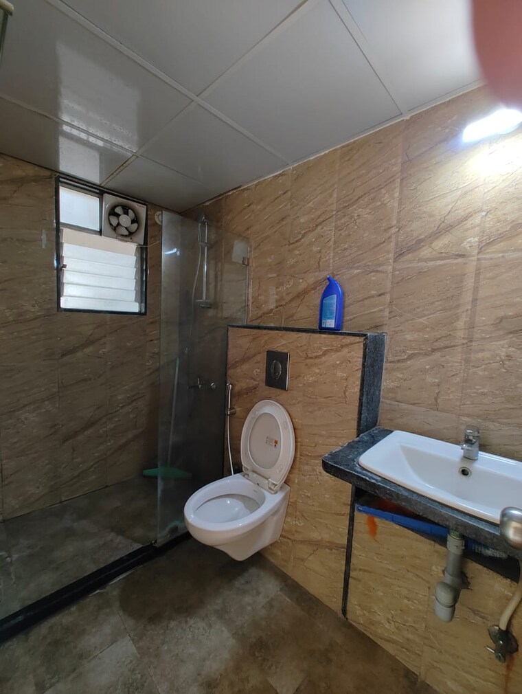 Bathroom, abhinav-pebbles-urbania 2.5 Bedroom 815 Sq.Ft. Apartment In Bavdhan Pune 9601189